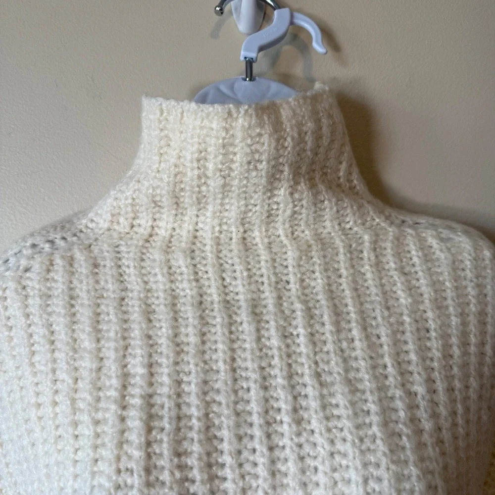 Abercrombie & Fitch Womens Colorblock Turtleneck Sweater Cream‎ Beige SmallNWT